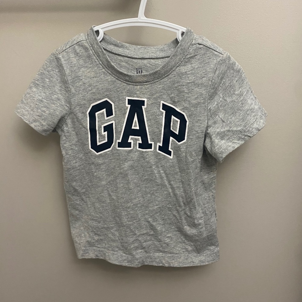 Gap Tshirt 🖤3 for 10🖤